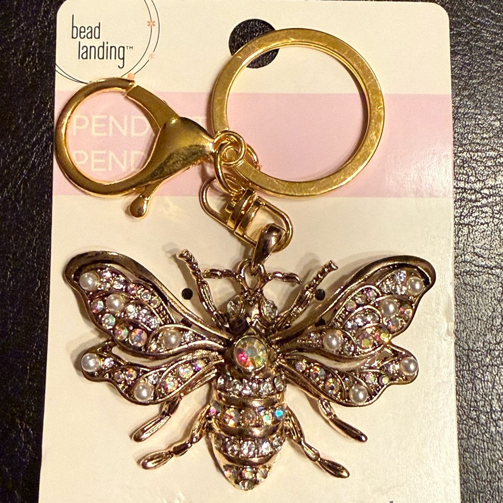 NWT Elegant Gold and Crystal Bumble Bee 🐝 🔑 Key Chain / Bag Charm